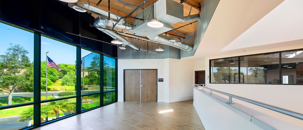 5816 Dryden Pl, Carlsbad, CA for lease - Lobby - Image 3 of 7