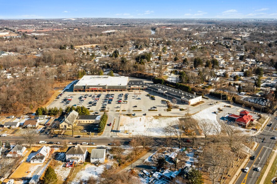 785 Starr St, Phoenixville, PA à vendre - Photo du bâtiment - Image 2 de 12