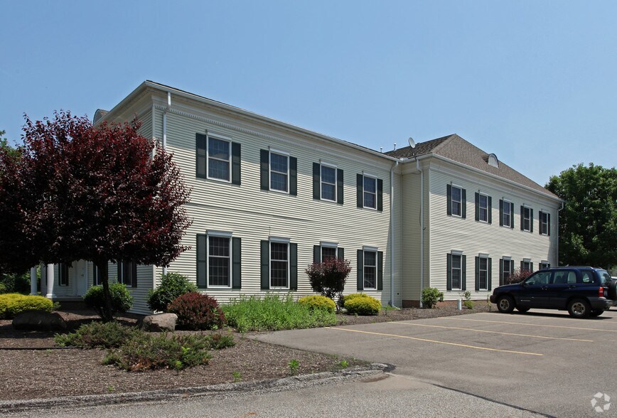 100 Park Pl, Chagrin Falls, OH à louer - Photo du bâtiment - Image 2 de 3