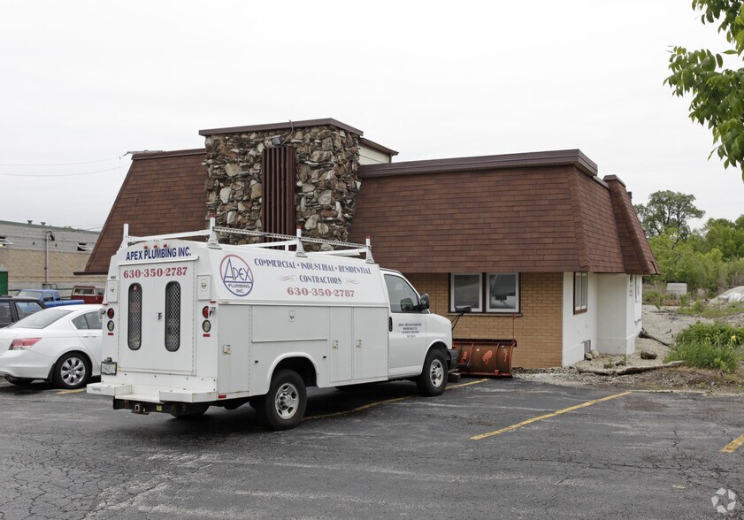 300 E Irving Park Rd, Wood Dale, IL à louer - Photo du bâtiment - Image 2 de 2