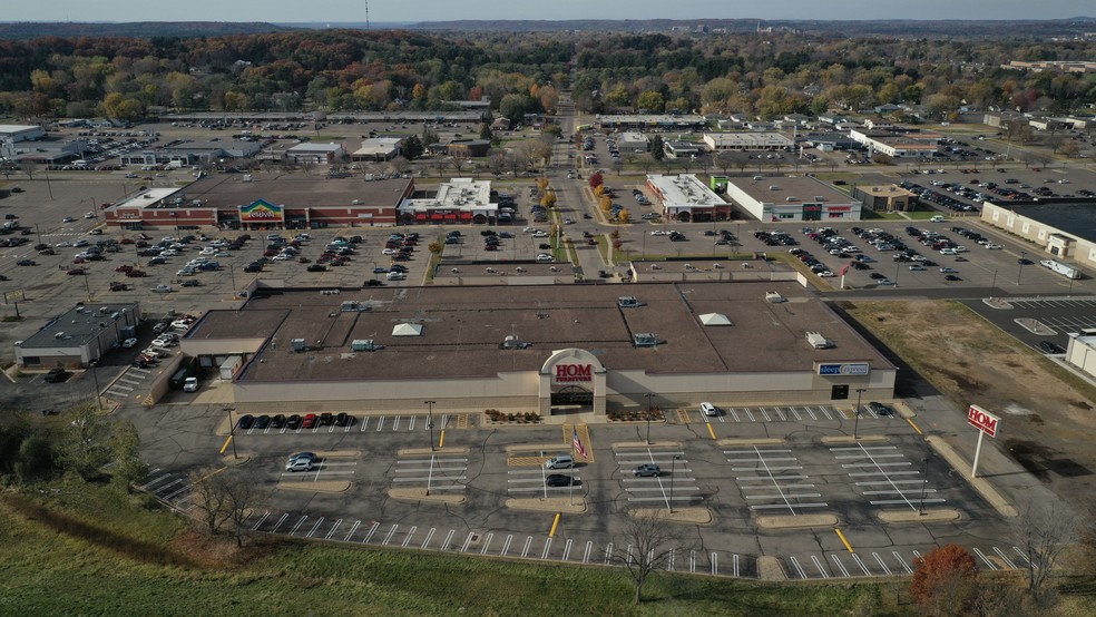 2921 Mall Dr, Eau Claire, WI à louer - Photo du bâtiment - Image 3 de 20