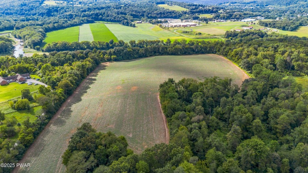 Wellwood Dr, Tunkhannock, PA à vendre - Photo du bâtiment - Image 2 de 9