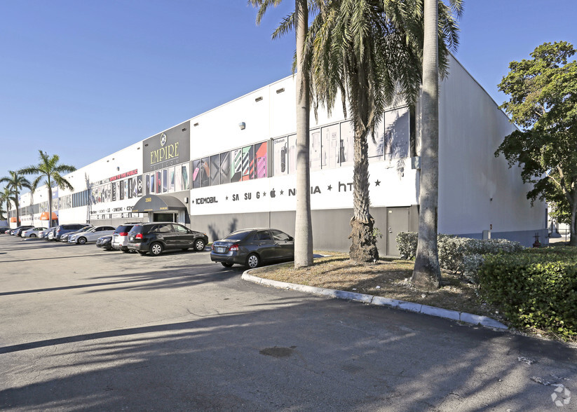 3520-3560 NW 72nd Ave, Miami, FL for lease - Primary Photo - Image 1 of 23