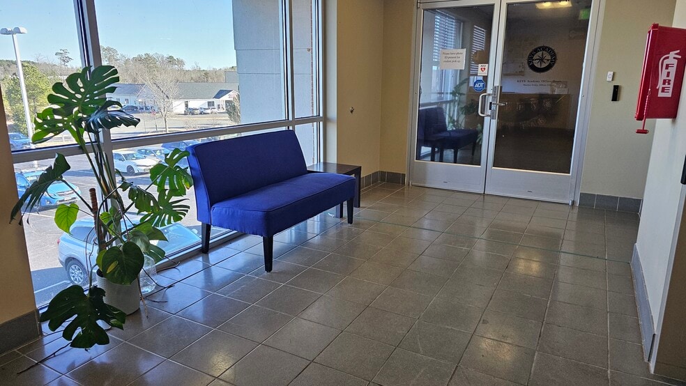 8051 Prosperity Way, Ruther Glen, VA for sale - Lobby - Image 3 of 13