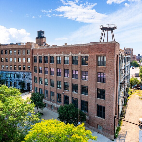 350 N Ogden Ave, Chicago, IL à vendre - Photo du bâtiment - Image 2 de 18