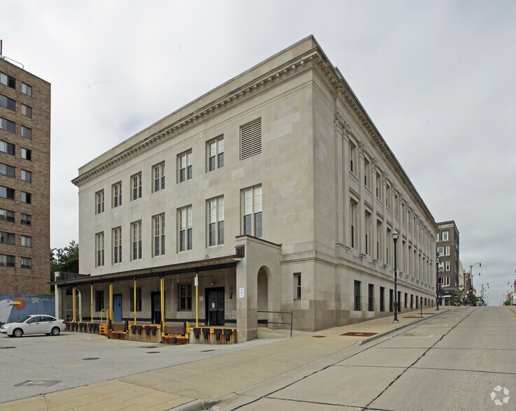 603 Main St, Racine, WI à louer - Photo du bâtiment - Image 2 de 3