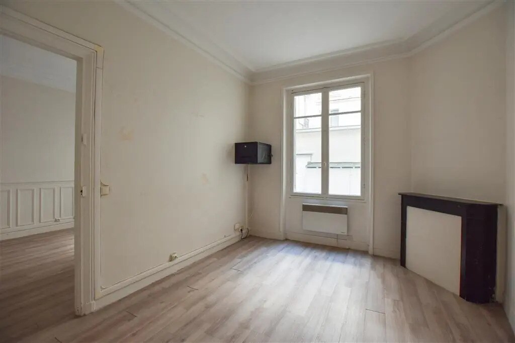 Rue Gustave Doré, Paris for sale Building Photo- Image 1 of 8