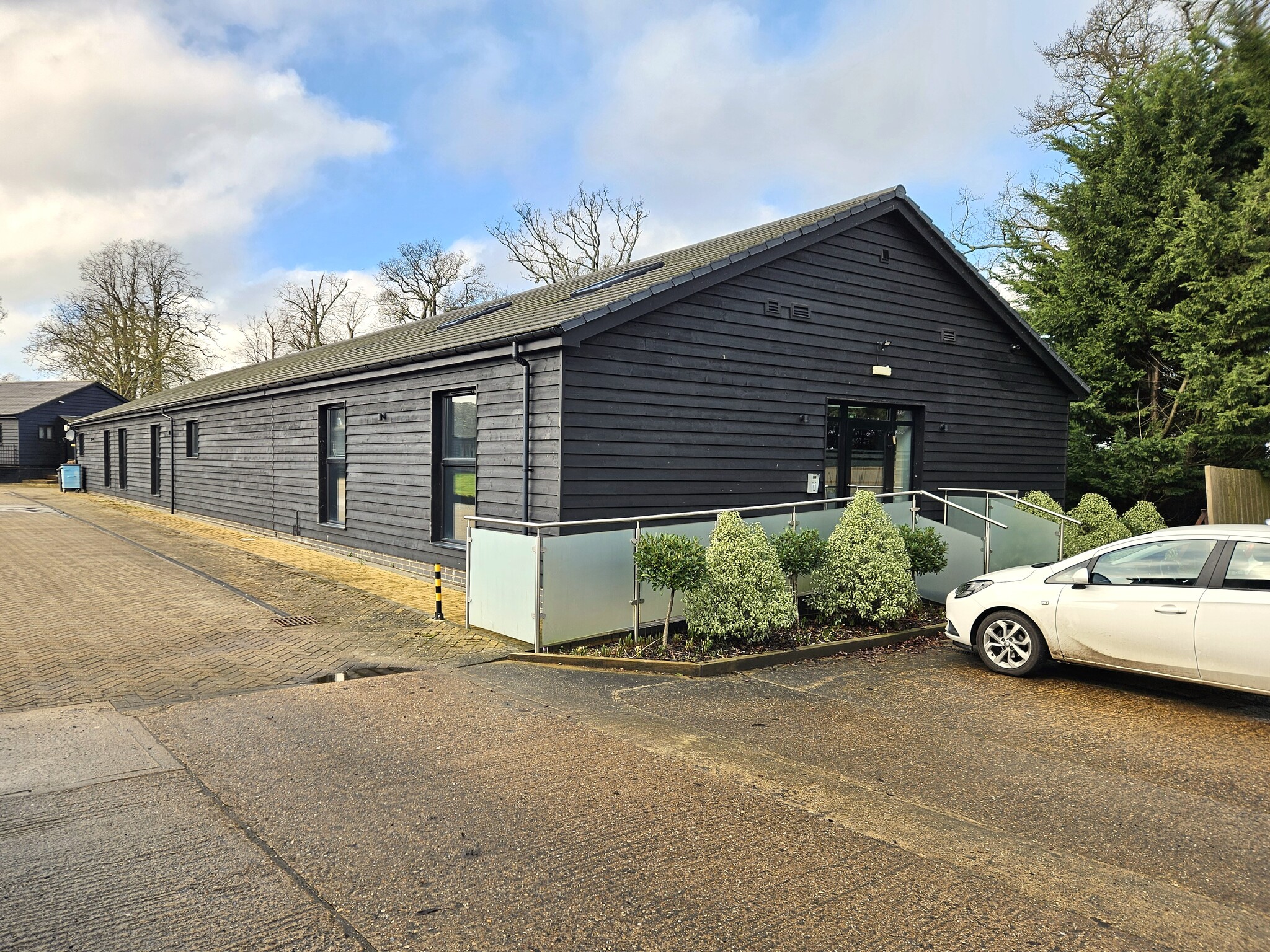 Woodhall Ln, Radlett for lease Primary Photo- Image 1 of 16