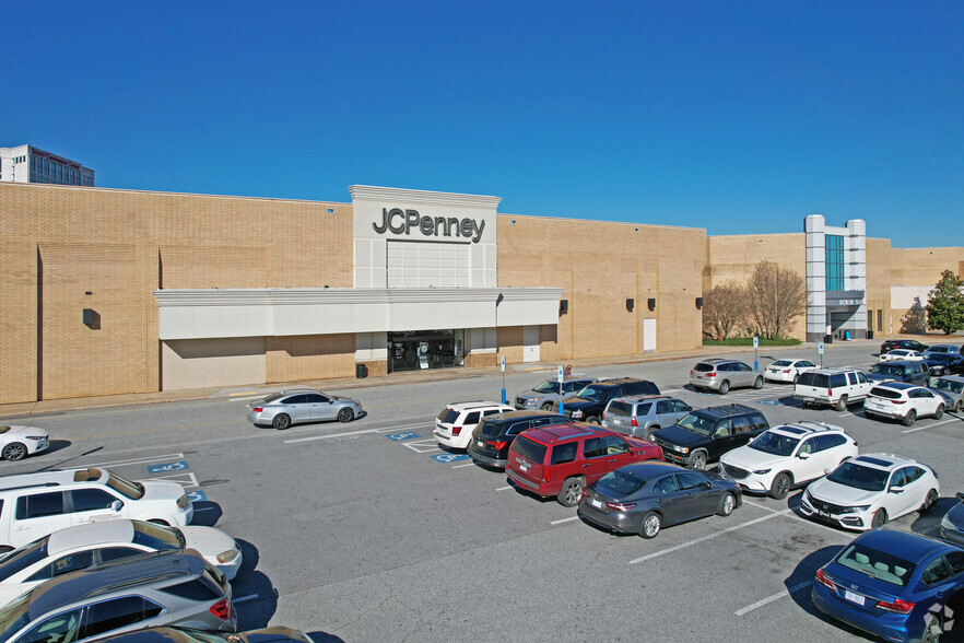 410 Four Seasons Town Centre Blvd, Greensboro, NC for sale - Primary Photo - Image 1 of 1