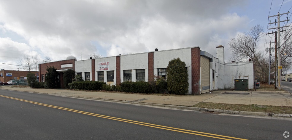 1700 Strongs Ave N, Copiague, NY for lease - Building Photo - Image 3 of 5