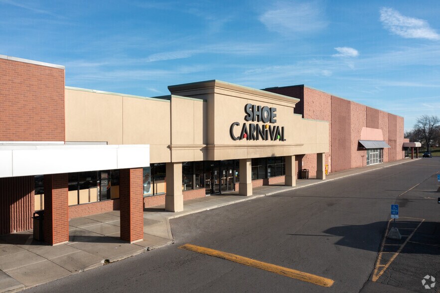 9440-9490 Colerain Ave, Cincinnati, OH à louer - Photo du bâtiment - Image 2 de 6