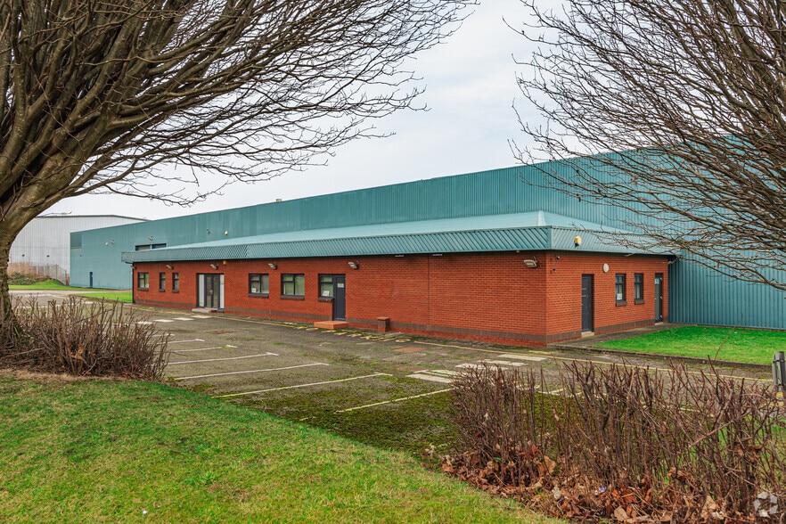 24 South Gyle Cres, Edinburgh for lease - Building Photo - Image 2 of 36
