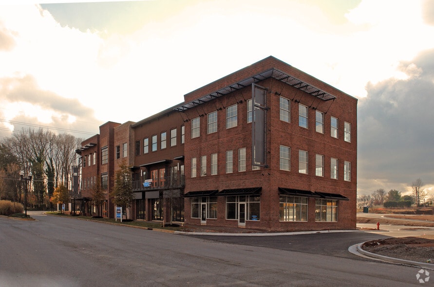 2099 Thunderhead Rd, Knoxville, TN for lease - Building Photo - Image 2 of 11