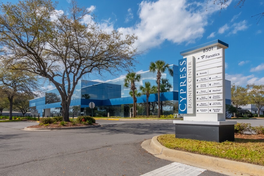 8301 Cypress Plaza Dr, Jacksonville, FL for lease - Building Photo - Image 2 of 6