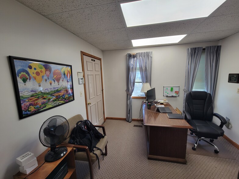 2 Courthouse Ln, Chelmsford, MA for lease - Interior Photo - Image 2 of 9