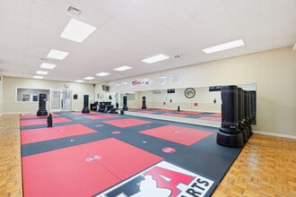 385 New Brunswick Ave, Fords, NJ à louer Photo intérieure- Image 2 de 12