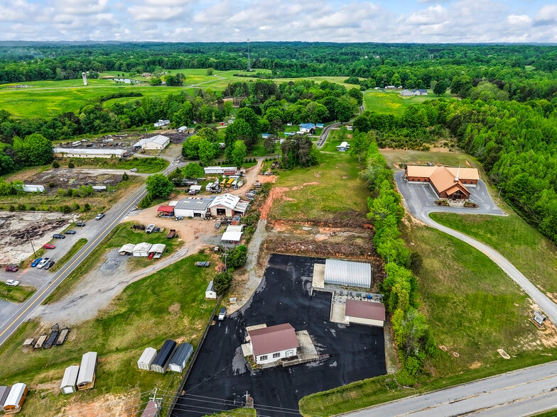 1817 US 601 Hwy, Yadkinville, NC for sale - Building Photo - Image 3 of 17