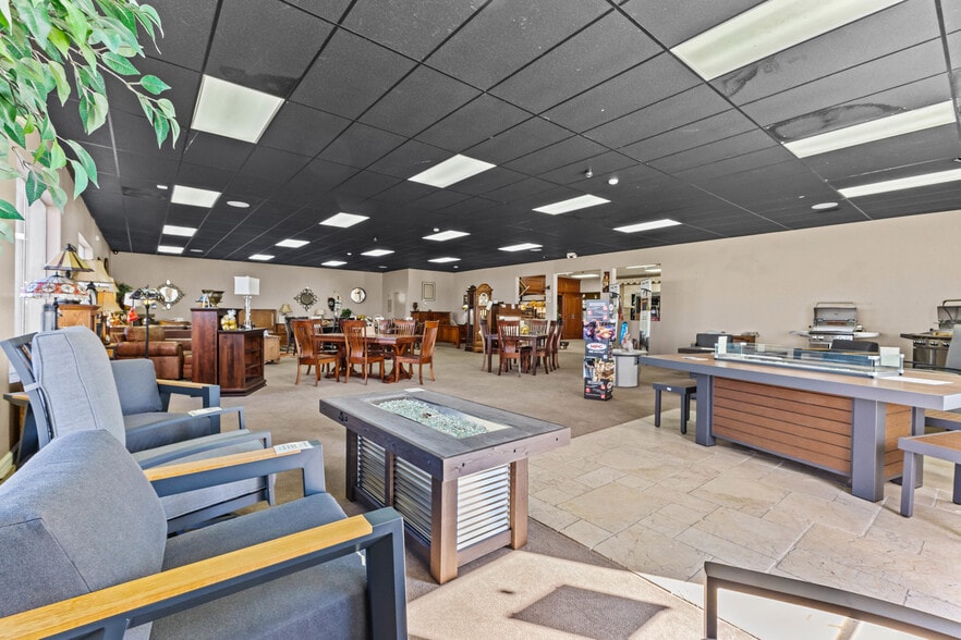 12033 Mariposa Rd, Hesperia, CA for lease - Building Photo - Image 3 of 25