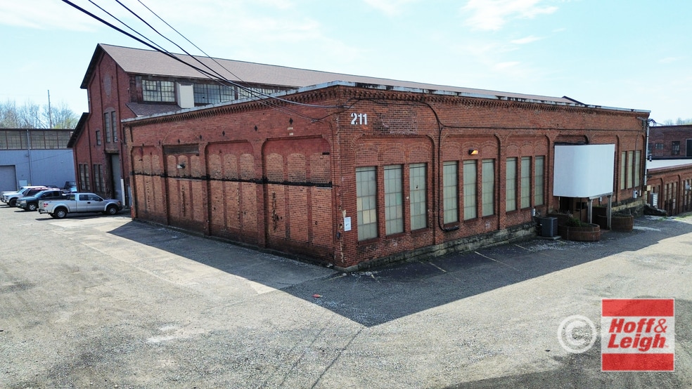 211 Wetmore Ave SE, Massillon, OH for lease - Building Photo - Image 2 of 6