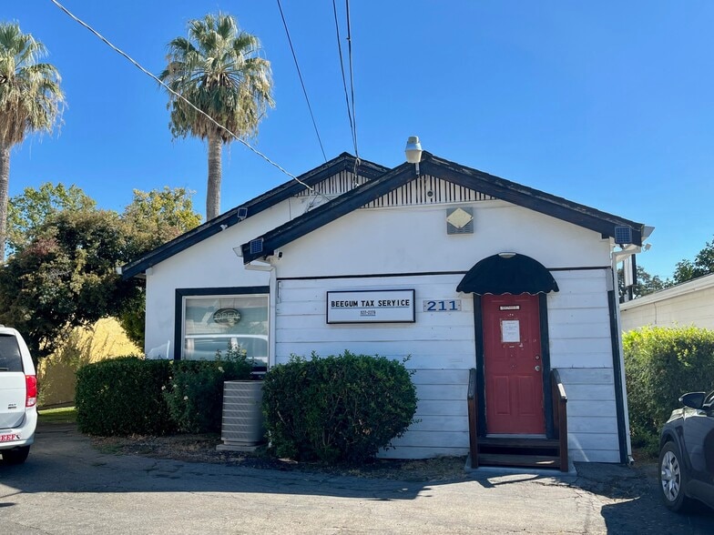 211 Main St, Red Bluff, CA for sale - Building Photo - Image 3 of 5