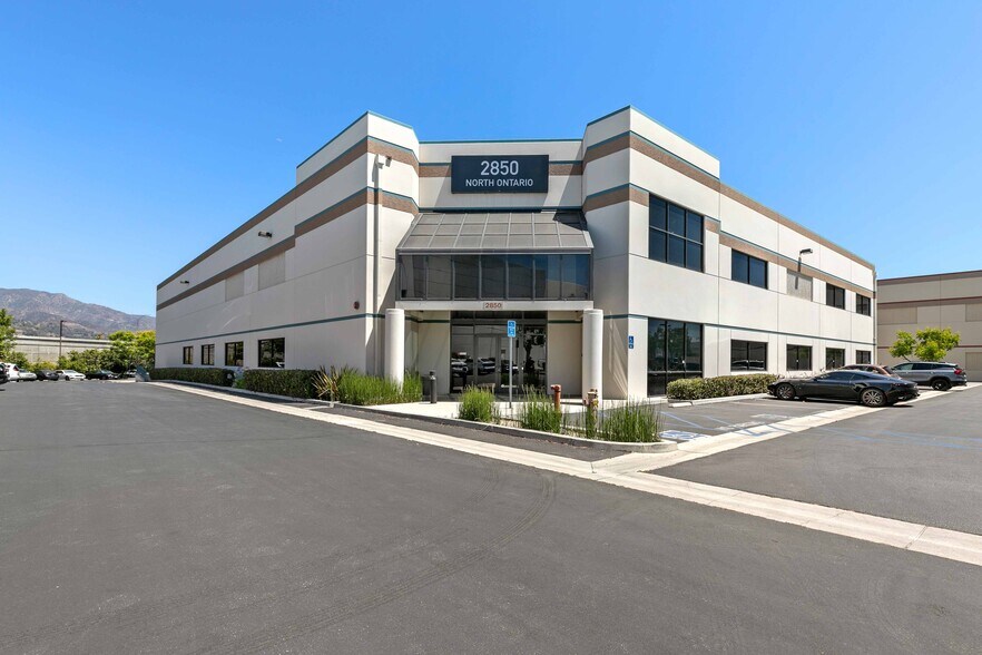 2850 Ontario St, Burbank, CA à louer - Photo du bâtiment - Image 2 de 27