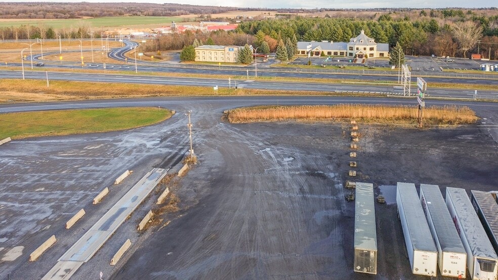 306 Ch Ridge, Saint-bernard-de-lacolle, QC for lease - Building Photo - Image 2 of 2