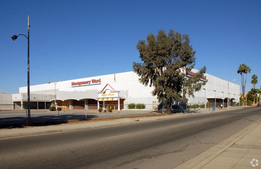 14665 Roscoe Blvd, Panorama City, CA à louer - Photo du bâtiment - Image 2 de 5