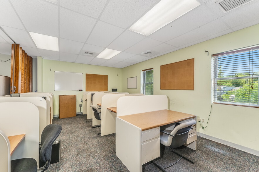 320 S Main St, Phillipsburg, NJ for lease - Building Photo - Image 3 of 19
