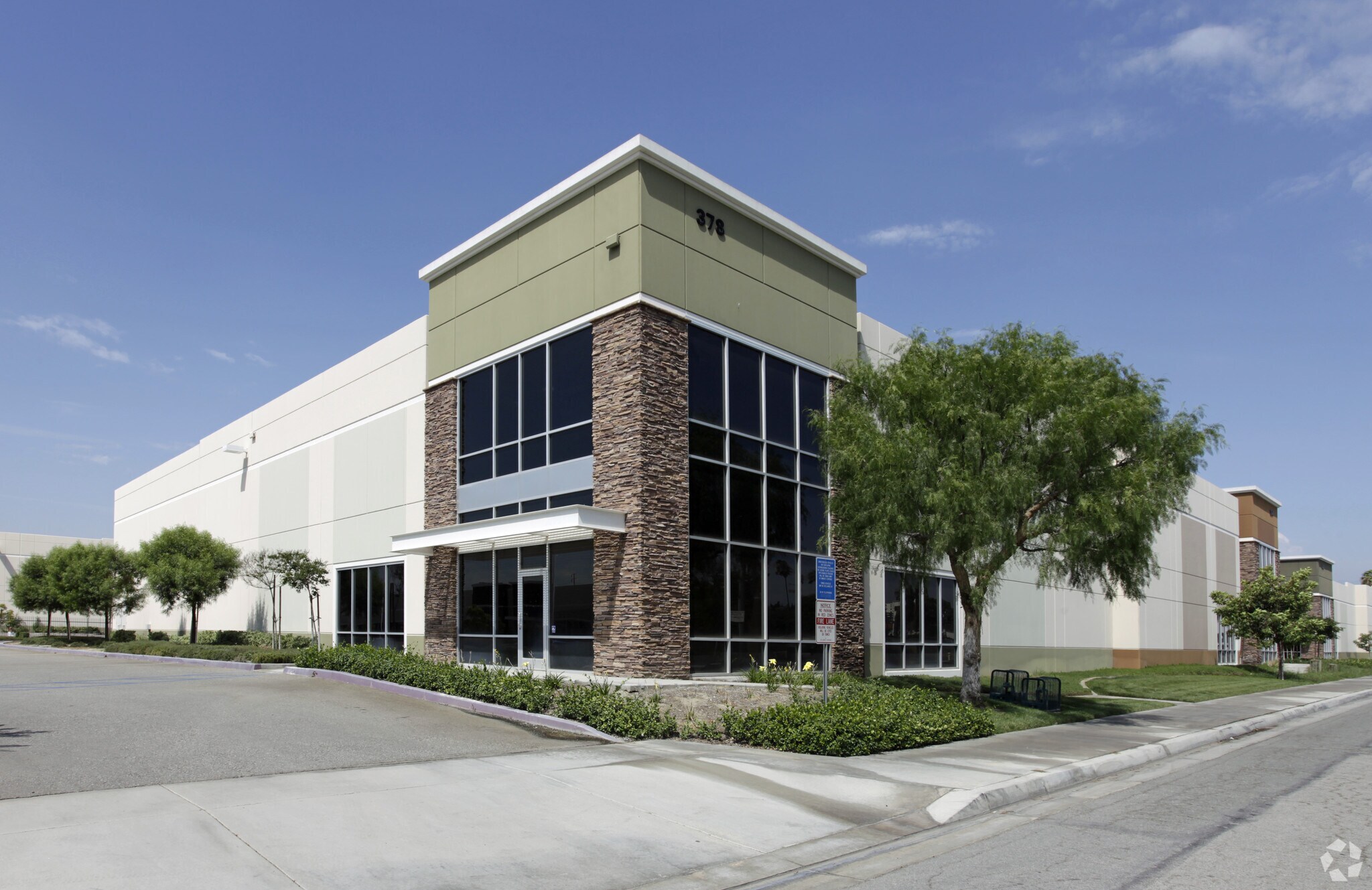 378 E Commercial Rd, San Bernardino, CA à vendre Photo du bâtiment- Image 1 de 4