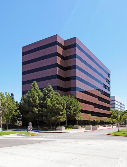 4801 Airport Plaza Dr, Long Beach, CA for lease - Building Photo - Image 1 of 3