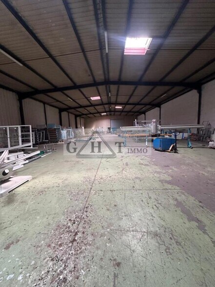 Industrial in SAINT-OUEN-L'AUMONE for lease - Interior Photo - Image 3 of 3