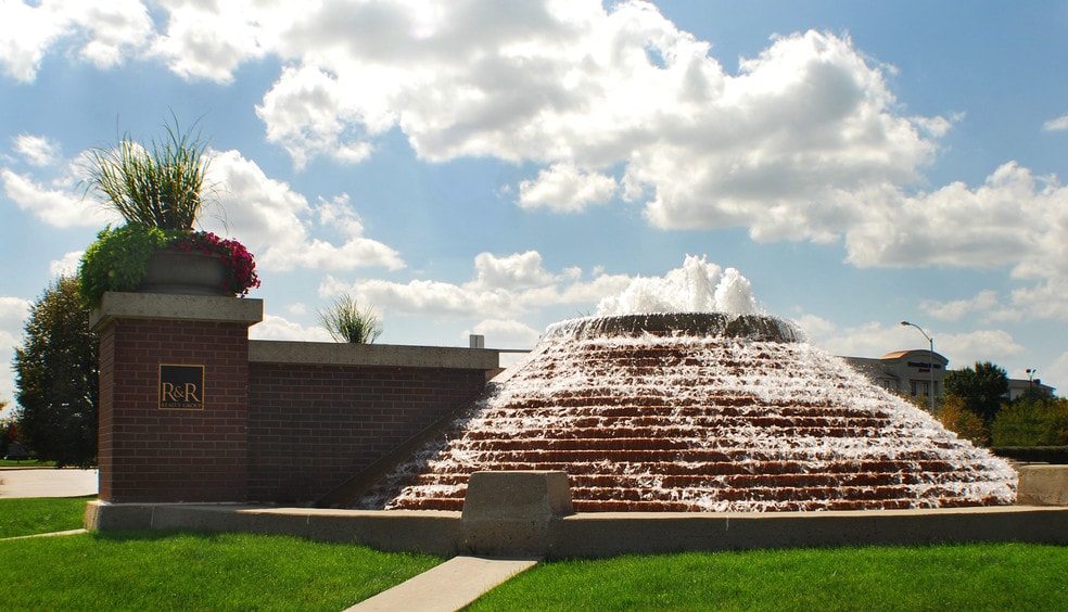 1225 Jordan Creek Pky, West Des Moines, IA à louer - Photo du bâtiment - Image 2 de 6