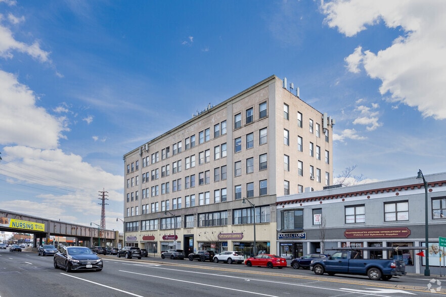 381 Sunrise Hwy, Lynbrook, NY for lease - Building Photo - Image 2 of 5