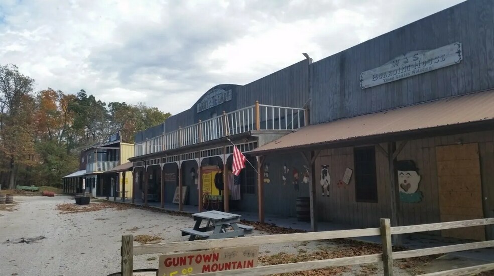 101 Huckleberry Knob Rd, Cave City, KY à vendre - Photo du bâtiment - Image 2 de 6