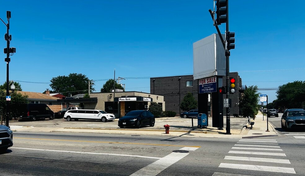 6000 W Montrose Ave, Chicago, IL à vendre - Photo du bâtiment - Image 3 de 10