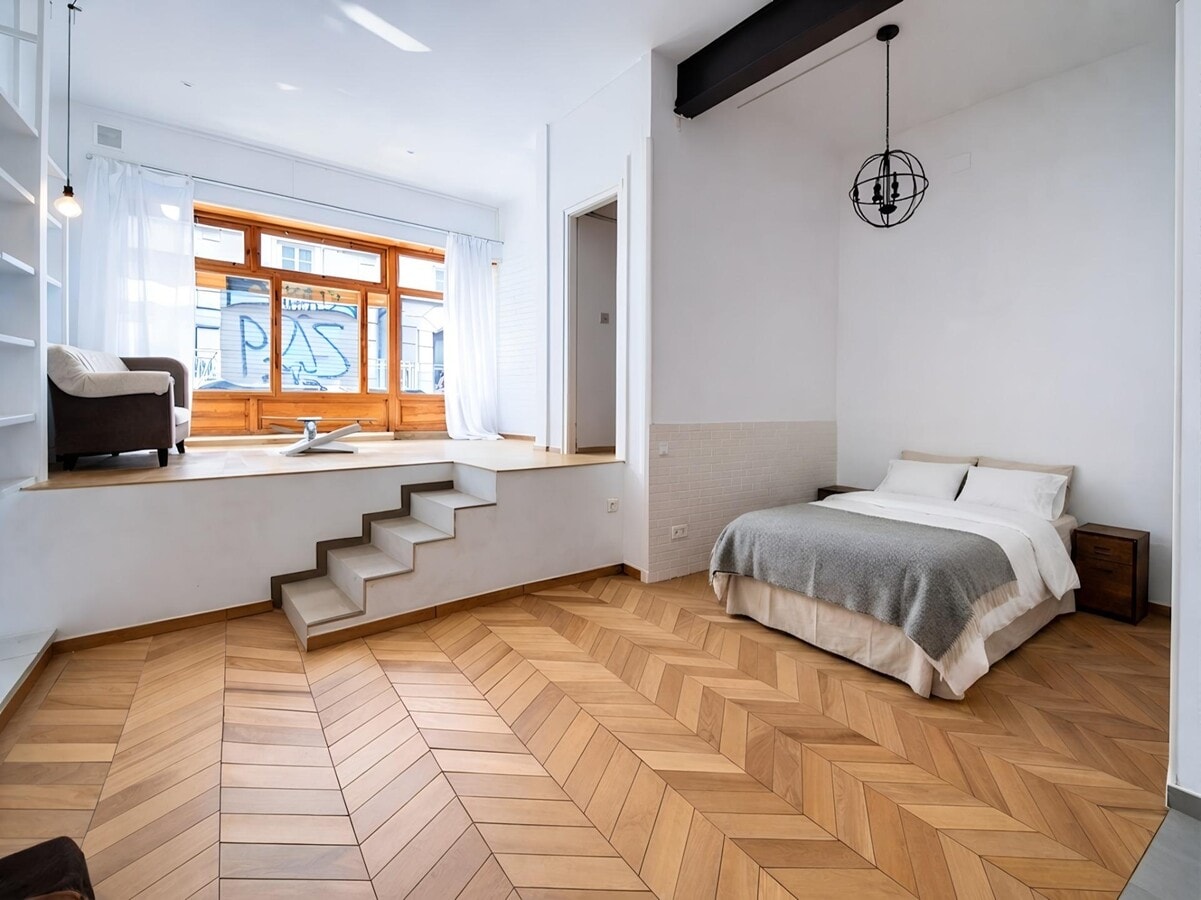 Barcelona, BAR 08024 - Unit undefined - - Interior Photo - Image 1 of 19
