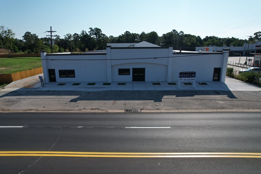 2004 N Frazier St, Conroe, TX à louer - Photo du bâtiment - Image 2 de 3