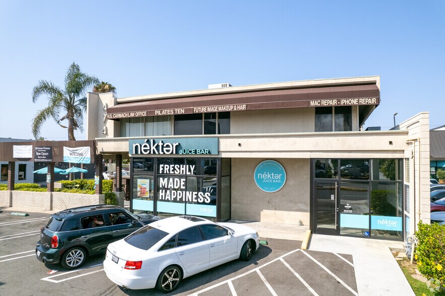 474 E 17th St, Costa Mesa, CA à louer - Photo du bâtiment - Image 3 de 11