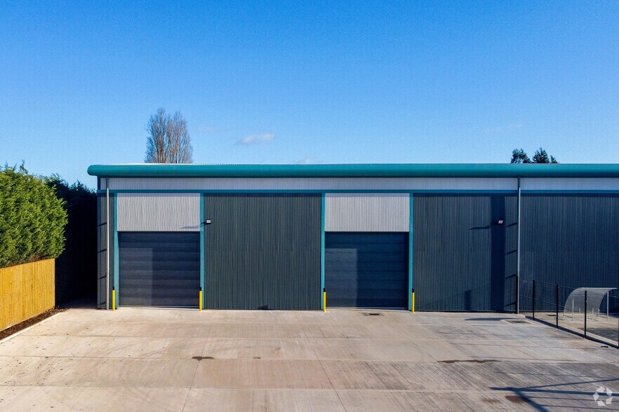 8 Forge Rd, Willenhall à louer - Photo du bâtiment - Image 2 de 10