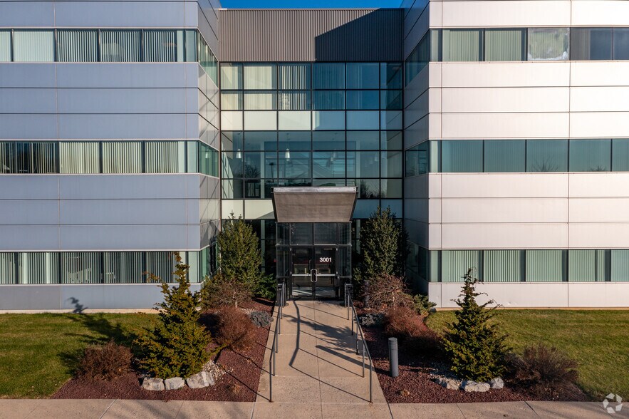 3001 Emrick Blvd, Bethlehem, PA à louer - Photo du bâtiment - Image 3 de 9