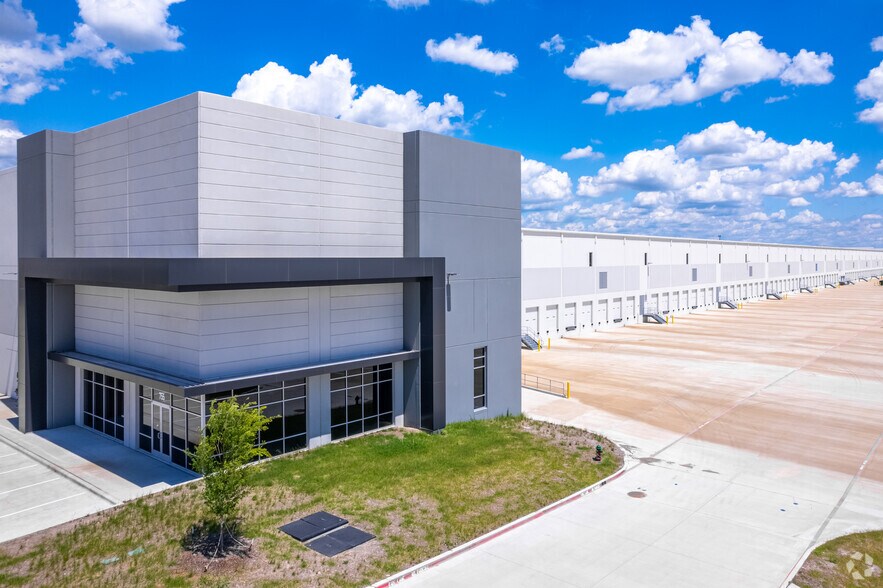 733 Ridgecrest Rd, Forney, TX for lease - Primary Photo - Image 1 of 3