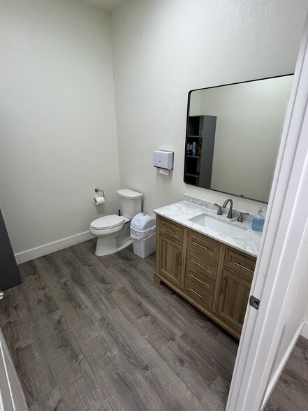 5881 Imperial Loop, College Station, TX à louer - Photo du b timent - Image 3 de 8