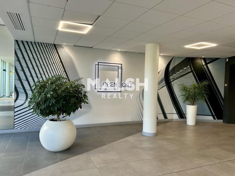 Office in Caluire-et-Cuire for lease - Lobby - Image 2 of 15