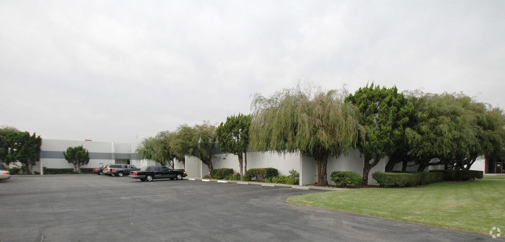 13909-13929 Struikman Rd, Cerritos, CA for lease - Building Photo - Image 3 of 10