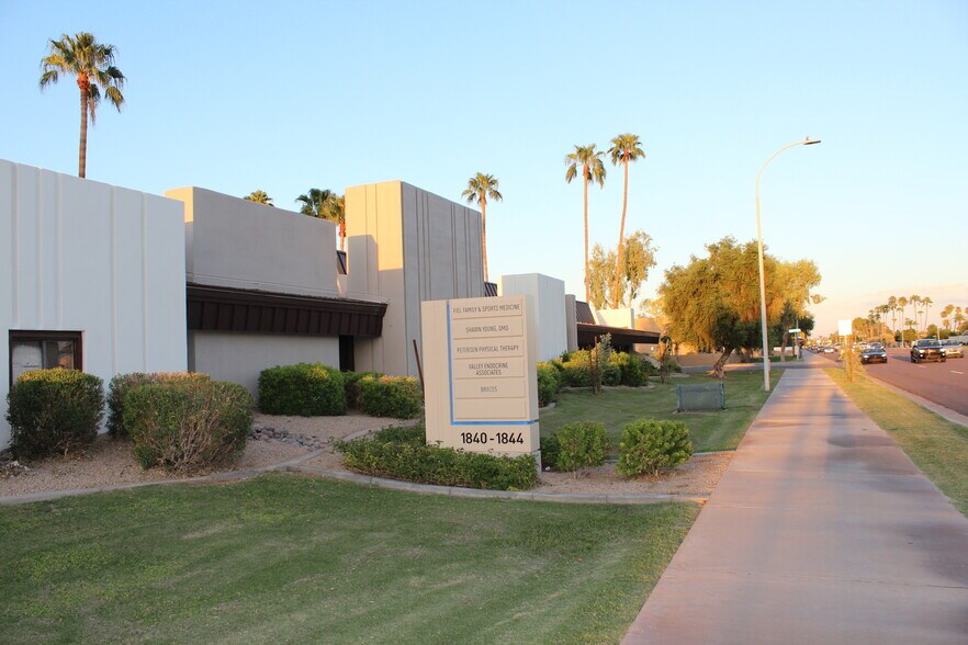 1840-1844 E Baseline Rd, Tempe, AZ à louer - Photo du bâtiment - Image 3 de 9