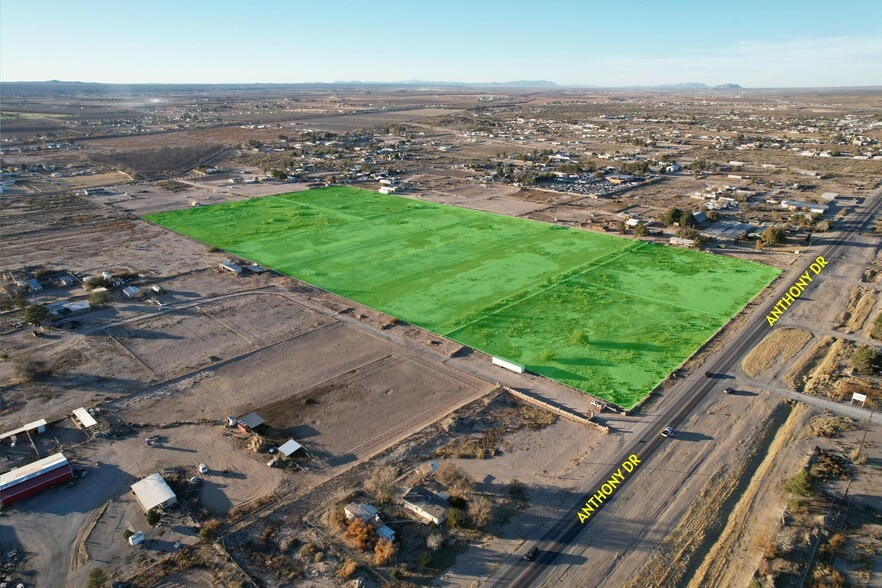 2021 Anthony Dr, Anthony, NM à vendre - Photo du bâtiment - Image 2 de 6