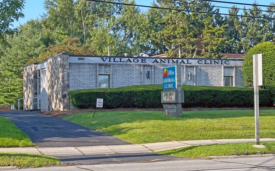 34415 Grand River Ave, Farmington, MI for lease - Building Photo - Image 2 of 5