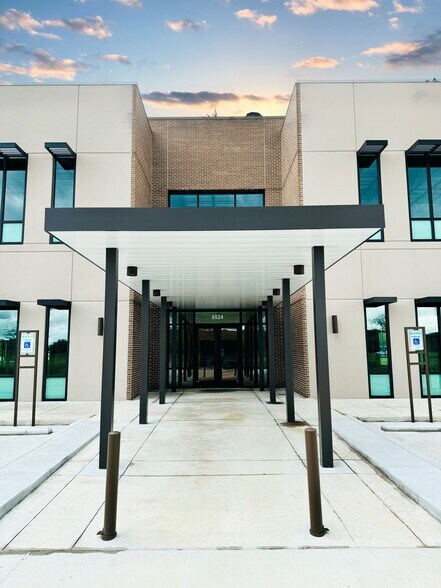 8524 Broadway St, Pearland, TX à louer - Photo du bâtiment - Image 3 de 6