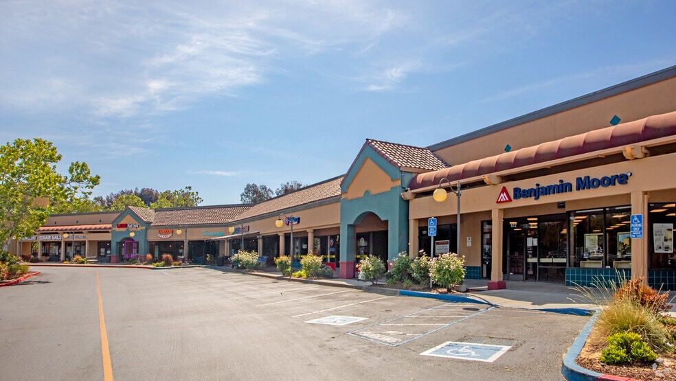 102-164 Cochrane Rd, Morgan Hill, CA à louer - Photo du bâtiment - Image 2 de 5