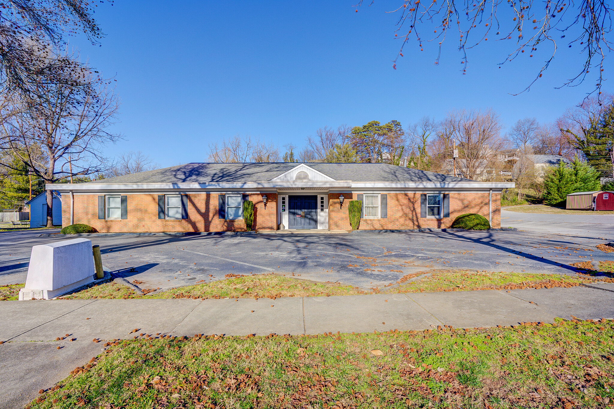 511 Roanoke Blvd, Salem, VA à vendre Photo du bâtiment- Image 1 de 1